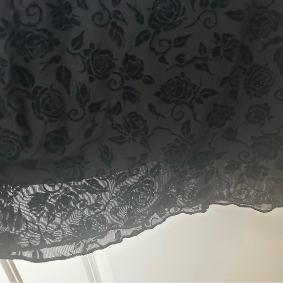 Hot Topic Cosmic Aura Flocked Rose Midi Skirt Size 3X - Picture 6 of 8